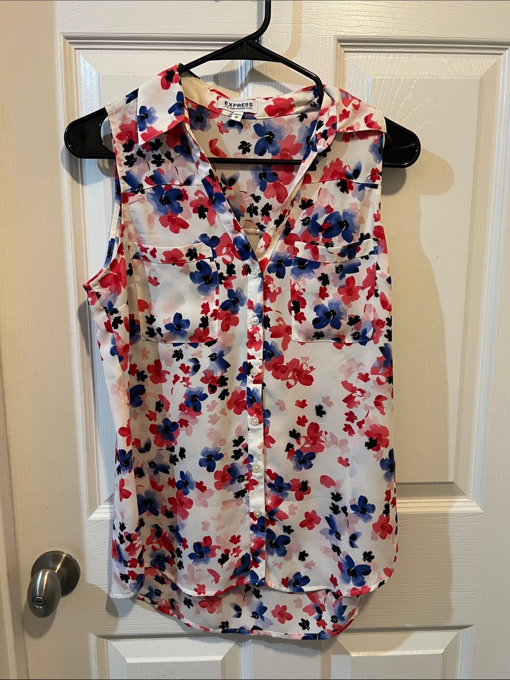 Express Sleeveless Floral Button-Front Camisole in White with Red & Blue Florals